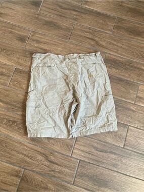 Tan cargo shorts size 40